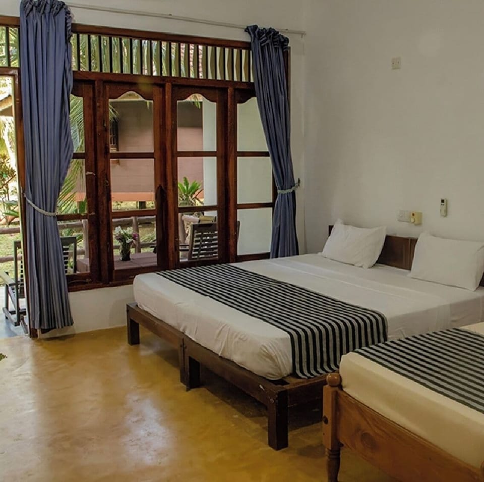 Deluxe Triple Room, Garden View | Desk, WiFi (free)