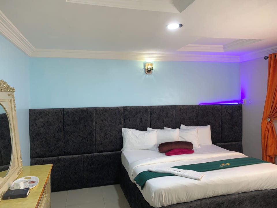 Deluxe Room, City View | Desk, WiFi (free)