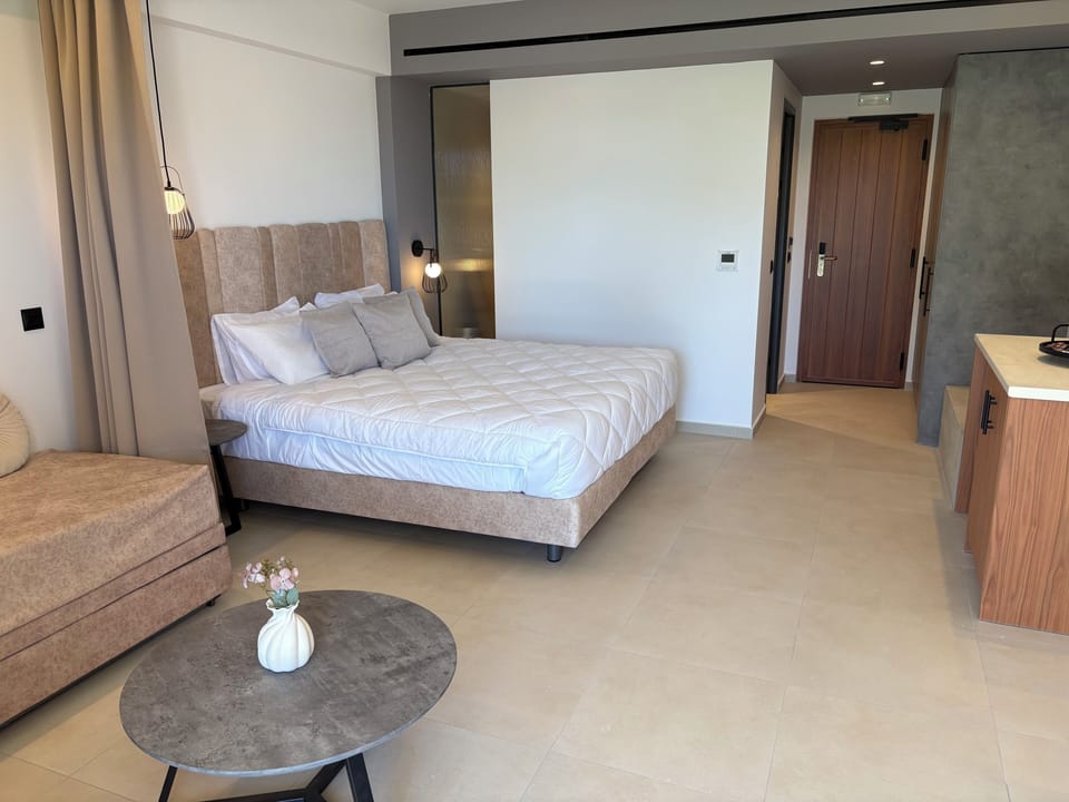 In-room safe, laptop workspace, blackout drapes, WiFi (free)