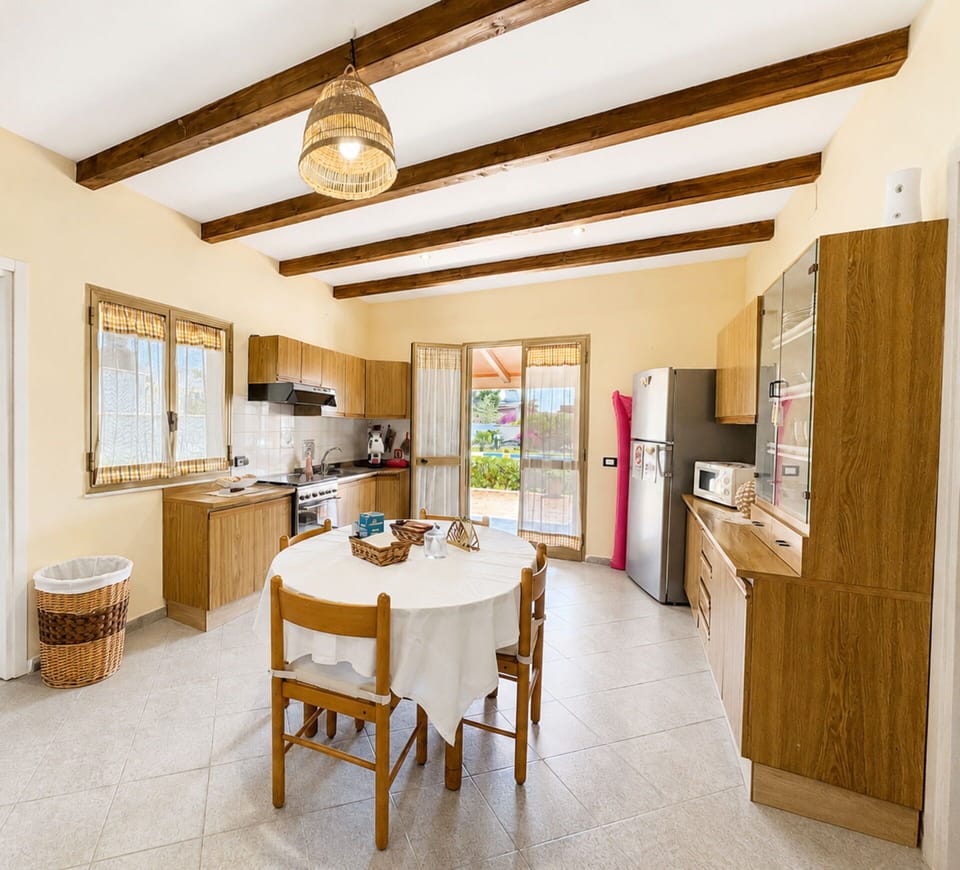 Autumn, Kitchen, Living Room, Spring, Summer