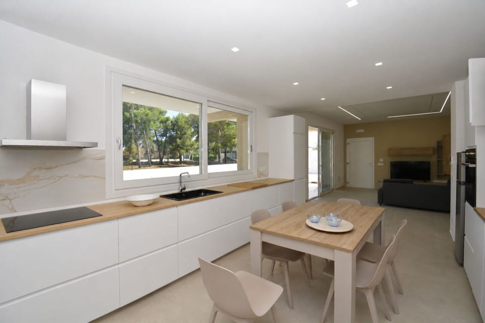 Autumn, Kitchen, Living Room, Spring, Summer