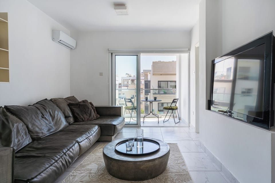 Apartment, Balcony, Beach View | Living area
