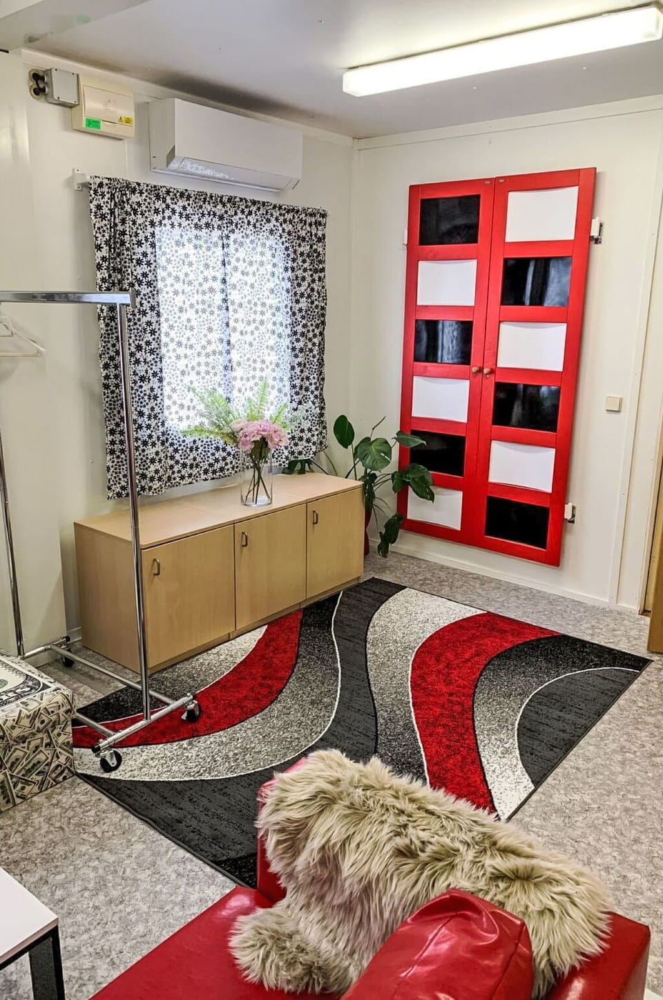 Flooring, Red, Floor, Interior Design, Carpet, Room, Ceiling, Wood Flooring