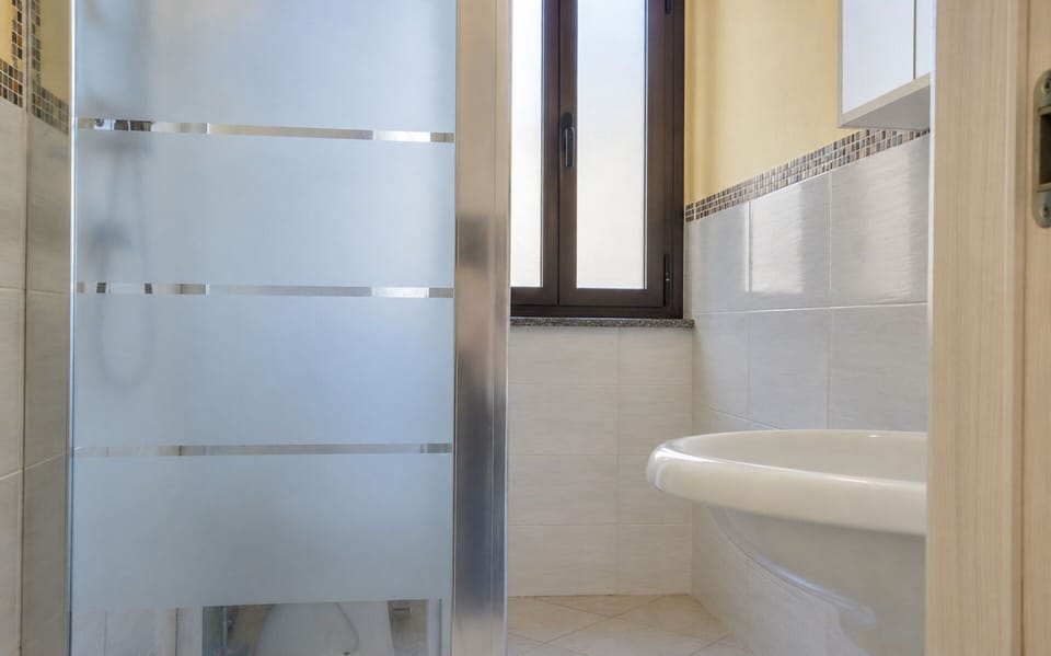 Autumn, Bathroom, Spring, Summer