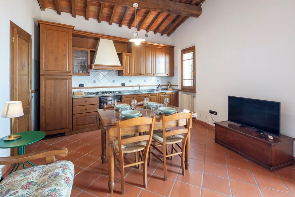 Autumn, Dining Room, Kitchen, Living Room, Spring, Summer