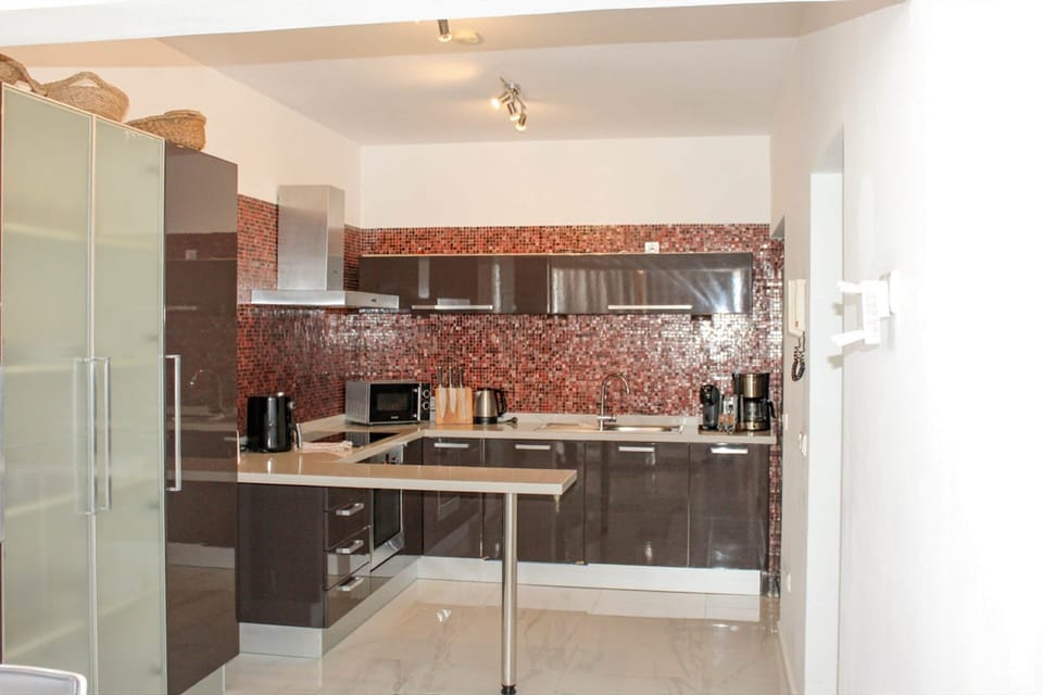 Kitchen 2