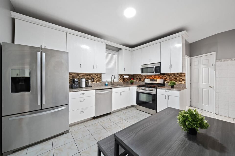 Dining & Kitchen