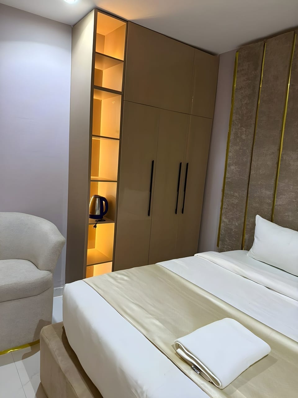 Executive Suite, Balcony, City View | WiFi (free)