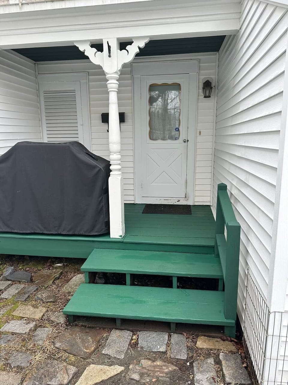 Side porch w/private entrance