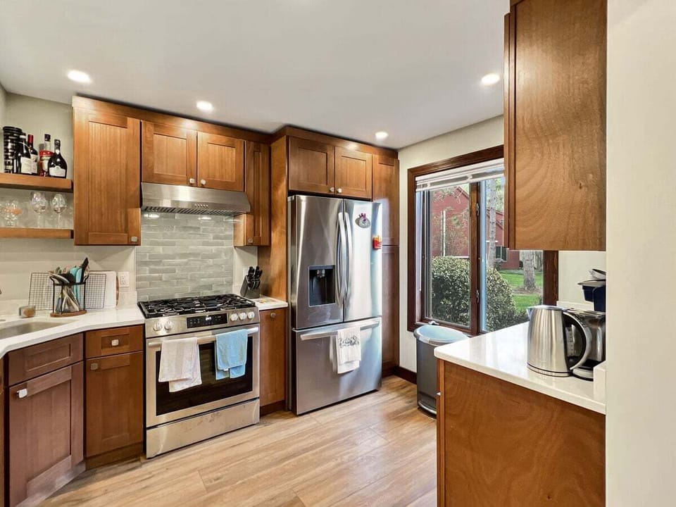 Refrigerator, with ice maker, gas stove and oven.