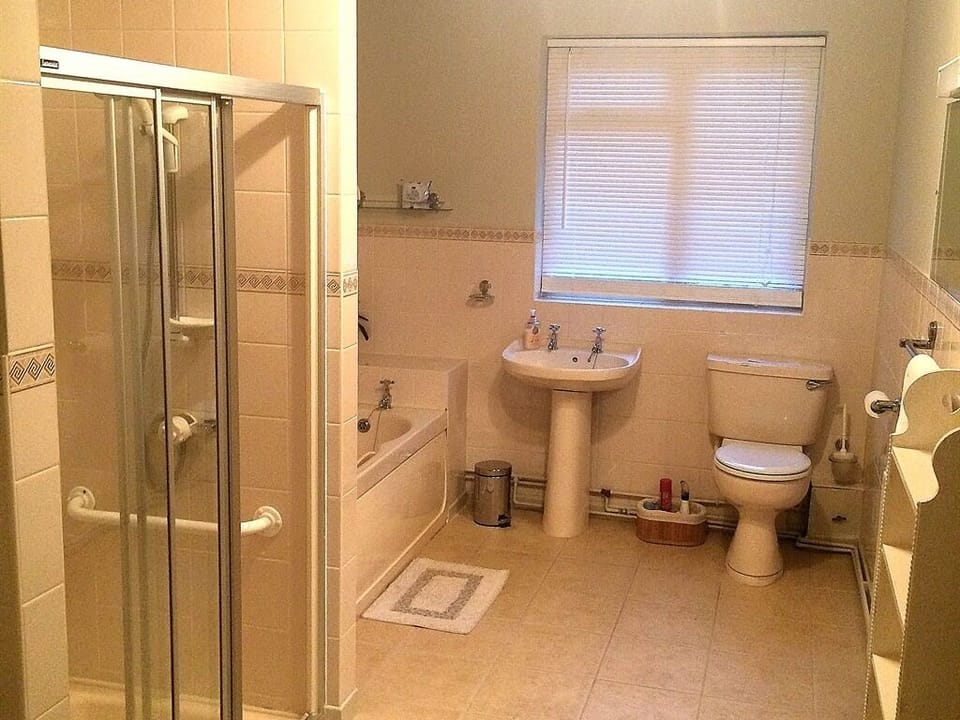 Suite, Ensuite (and Bath) | Bathroom
