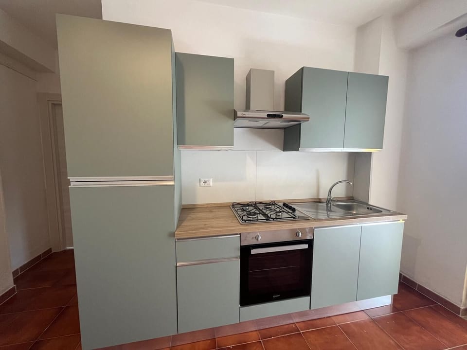 Family Twin Room | Private kitchen | Full-size fridge, stovetop, cookware/dishes/utensils