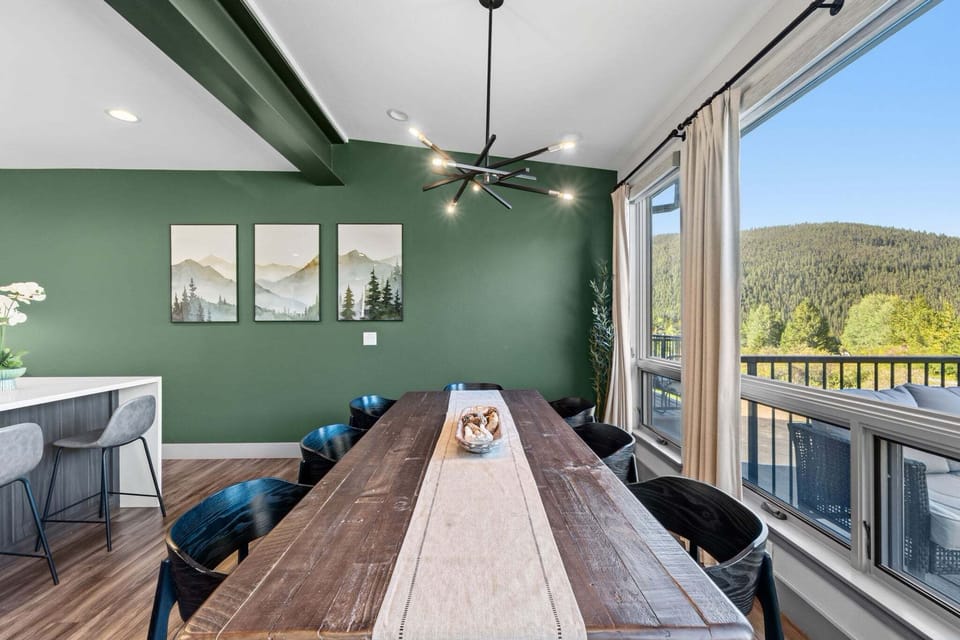 Dining with Room for Everyone -
The custom live-edge dining table seats eight, with four additional seats at the waterfall-edge marble island.