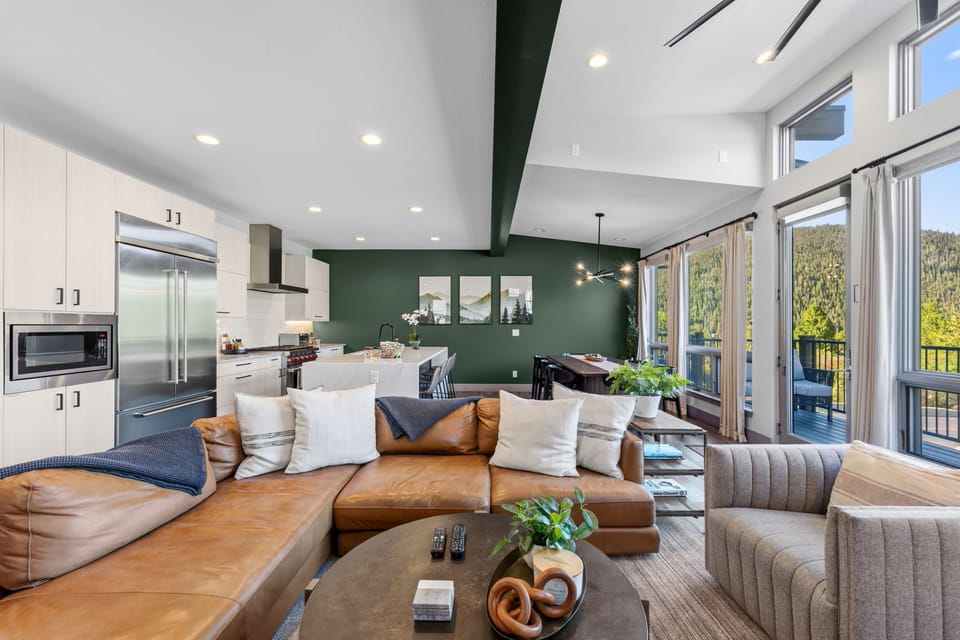 Thoughtfully Curated Interiors -
Warm, modern interiors create a refined and comfortable setting for every season in the Colorado mountains.