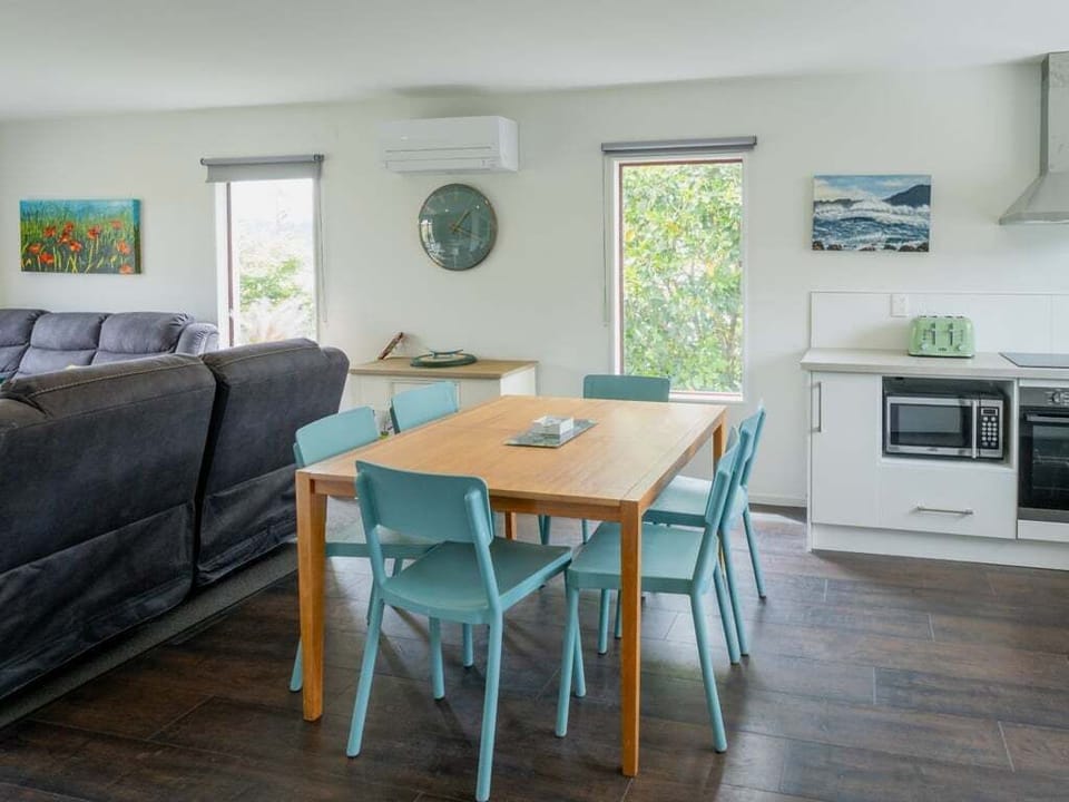 Enjoy local pastries or seafood dinners in the sunny dining space