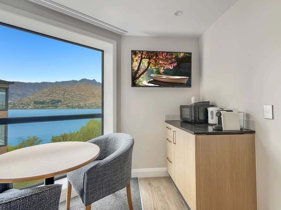 Wake up to lake and mountain views