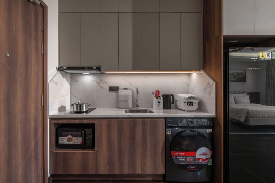 Eli Family Suite | Private kitchen | Mini-fridge, stovetop, cookware/dishes/utensils, cleaning supplies