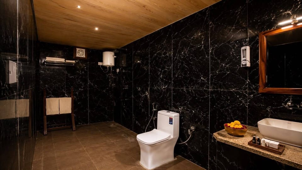 Comfort Double Room, Balcony, Resort View | Bathroom | Free toiletries, hair dryer, towels, shampoo