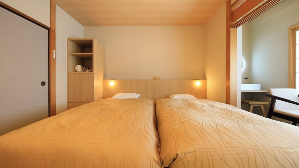 Economy Twin Room - Pet-Friendly, Non Smoking | In-room safe, WiFi (free), bed sheets