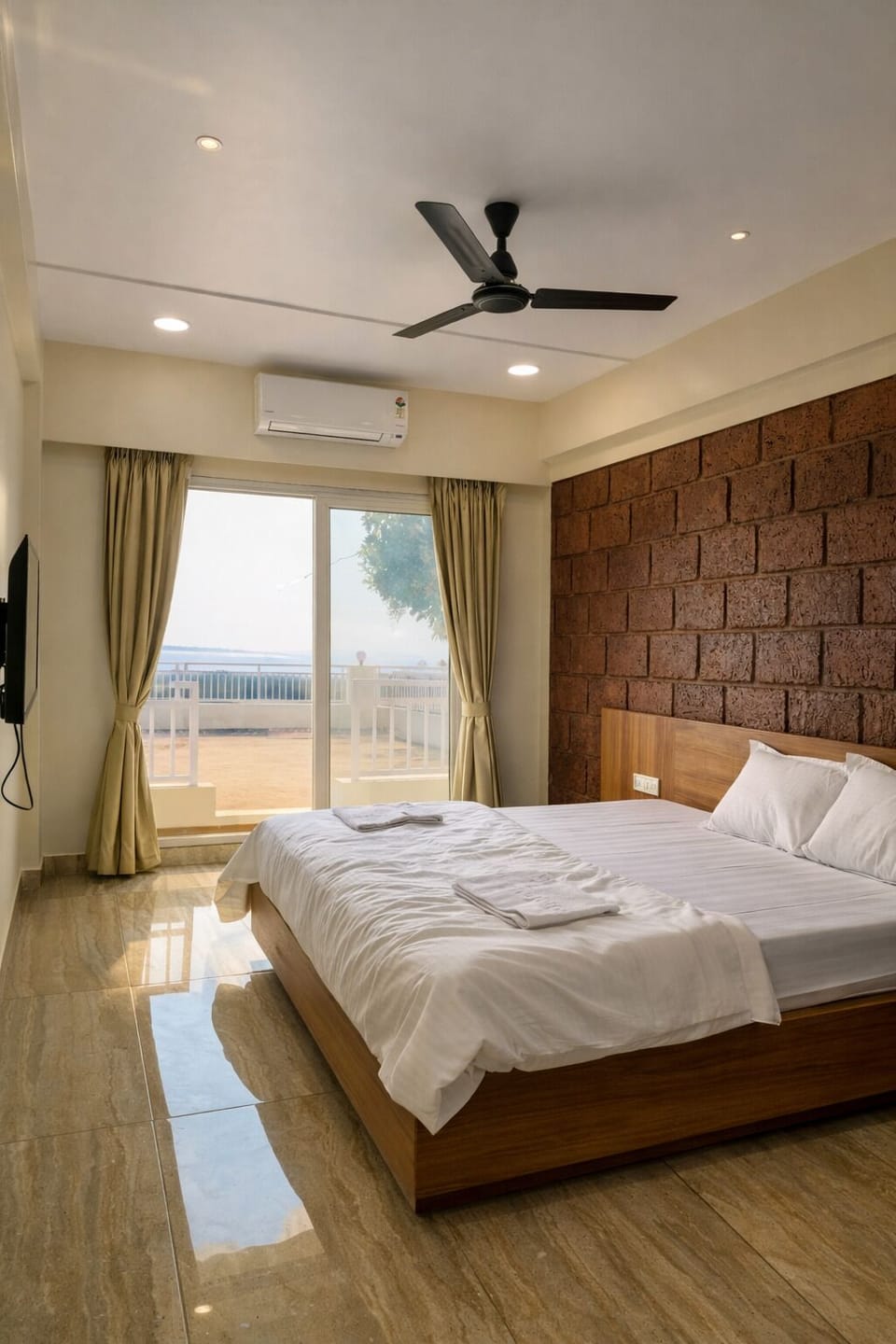 Deluxe Room, Balcony, Sea View | WiFi (free)