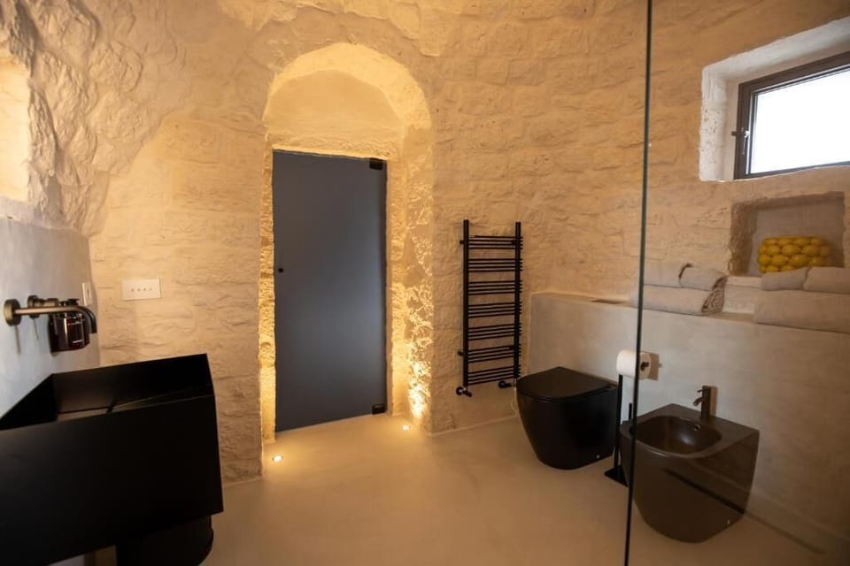 Junior Suite, 1 King Bed with Sofa bed, Garden Area | Bathroom | Free toiletries, bathrobes, slippers, bidet