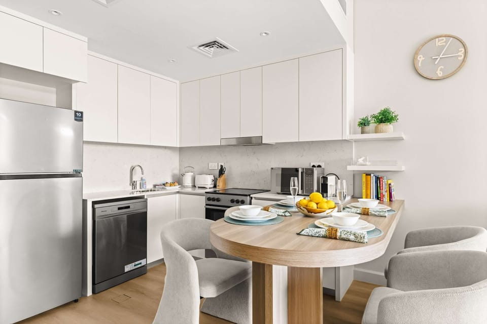 Kitchen / Dining 