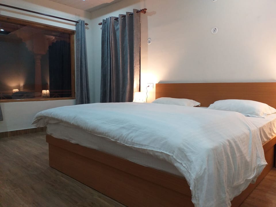 Family Double Room, Balcony | Bed sheets