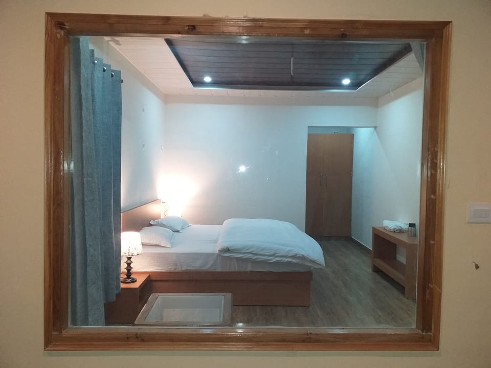 Deluxe Double Room, Balcony | Bed sheets