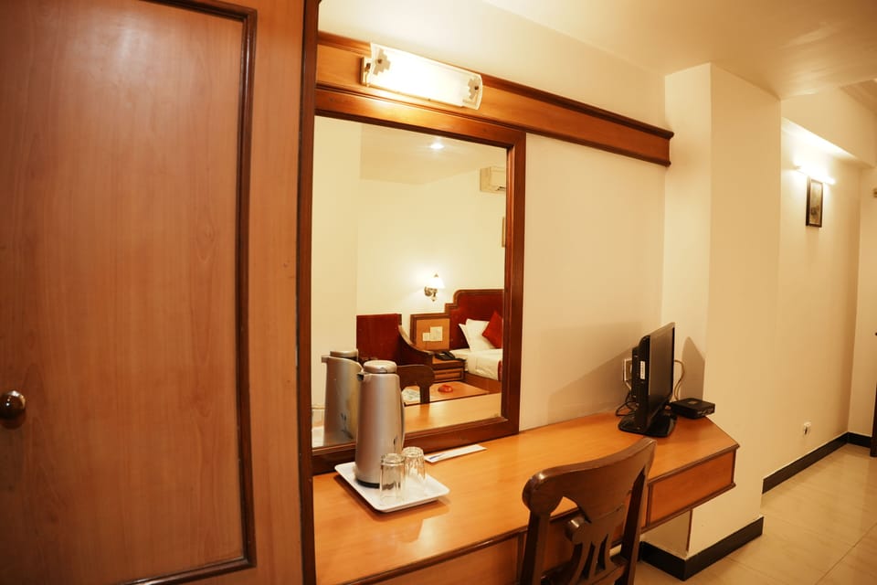 Deluxe Room | Egyptian cotton sheets, premium bedding, memory foam beds, desk
