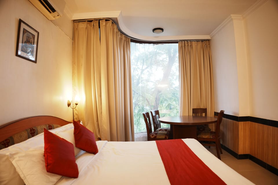 Premium Room | Egyptian cotton sheets, premium bedding, memory foam beds, desk