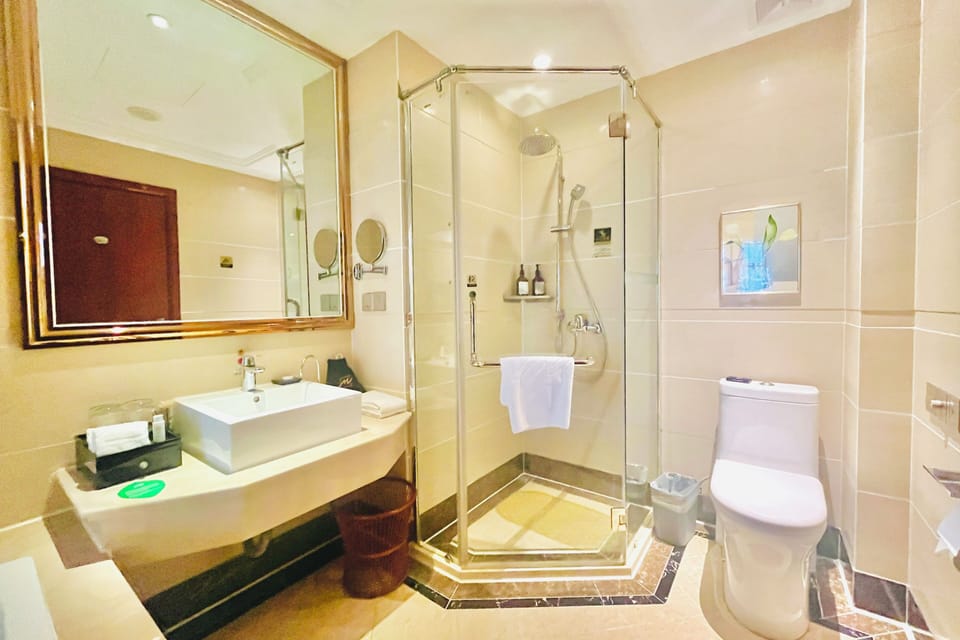 Comfort Double Room, City View | Bathroom | Free toiletries, hair dryer, slippers, towels