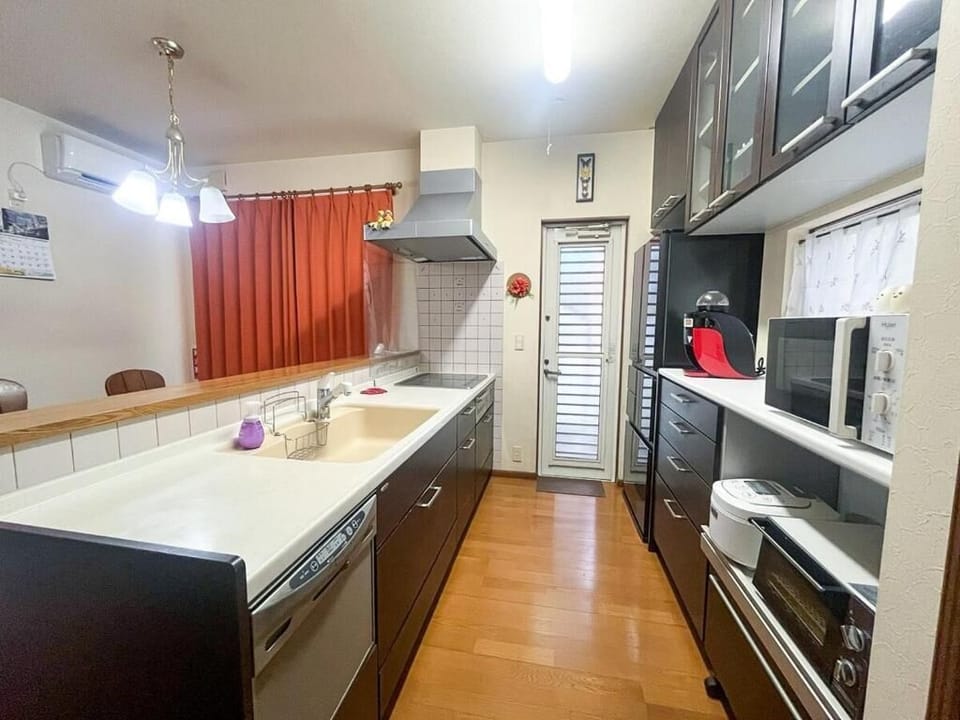Full-size fridge, microwave, cookware/dishes/utensils