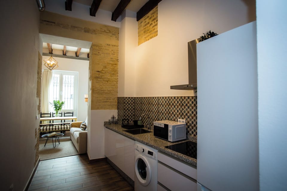 Family Apartment, Pets Allowed, Garden View (Alkhardal) | Private kitchen | Full-size fridge, microwave, oven, stovetop