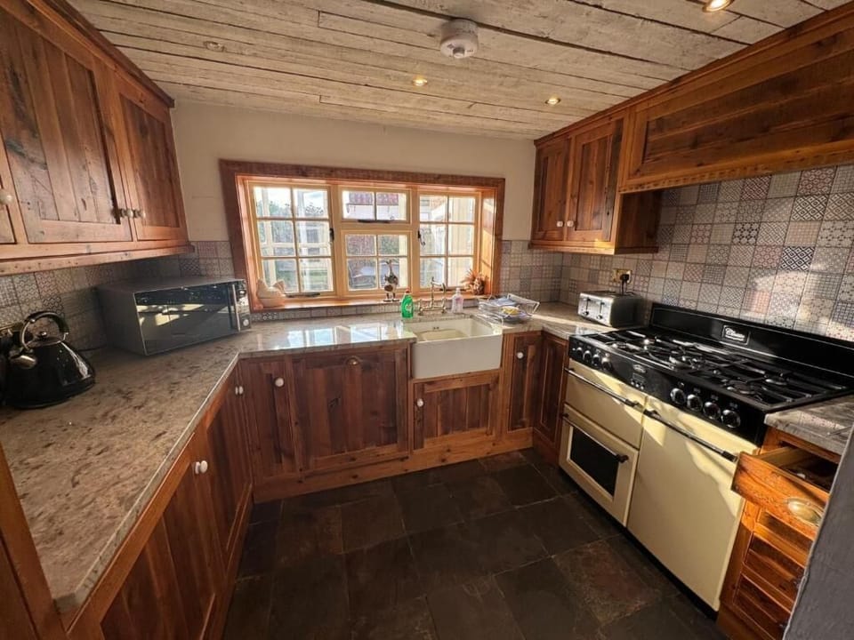 House, Garden View | Private kitchen | Coffee/tea maker, electric kettle, toaster, highchair