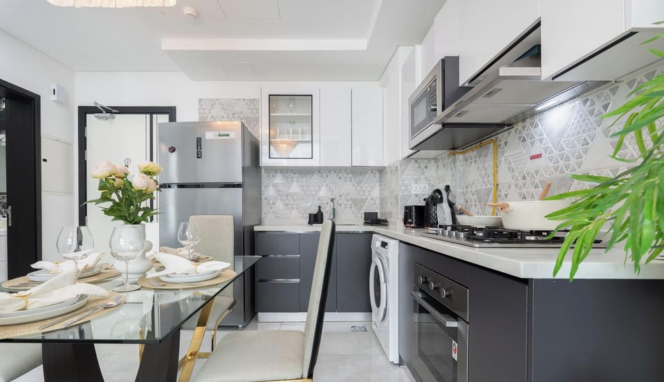 Deluxe Apartment, Balcony, City View | Private kitchen | Electric kettle, toaster, freezer, dining table
