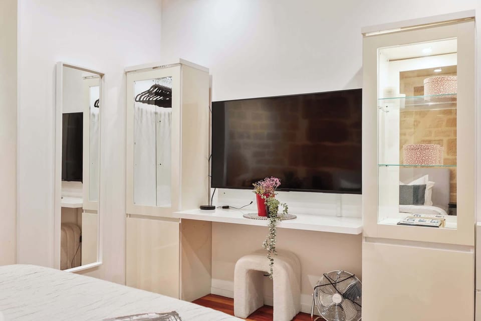 There is a flat screen TV and free Wi-FI