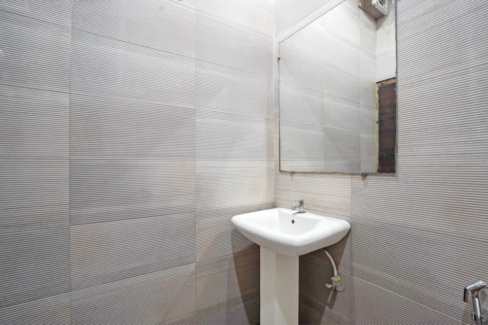 Shower, free toiletries, towels, soap
