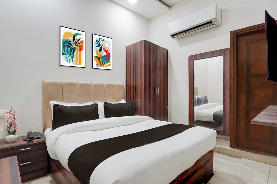 Desk, WiFi (free), bed sheets