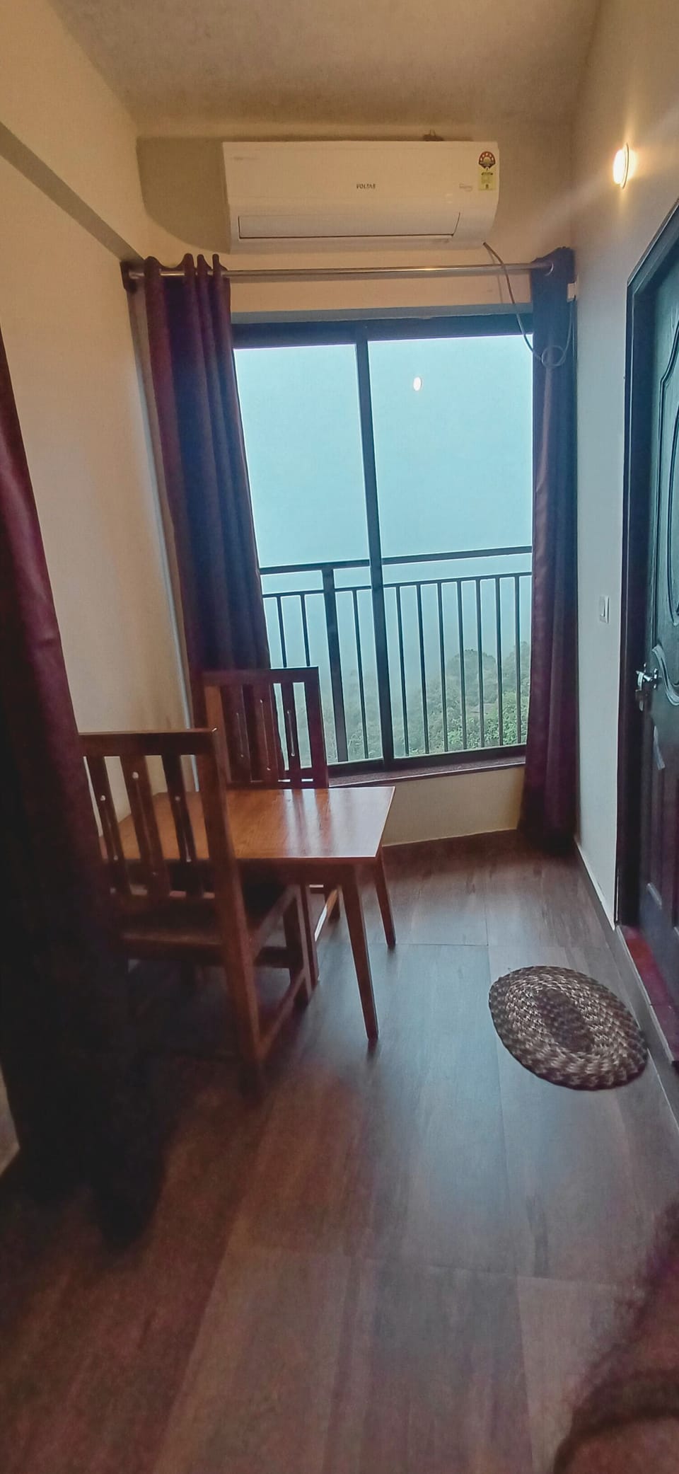 Comfort Single Room, Balcony, Mountain View | Interior