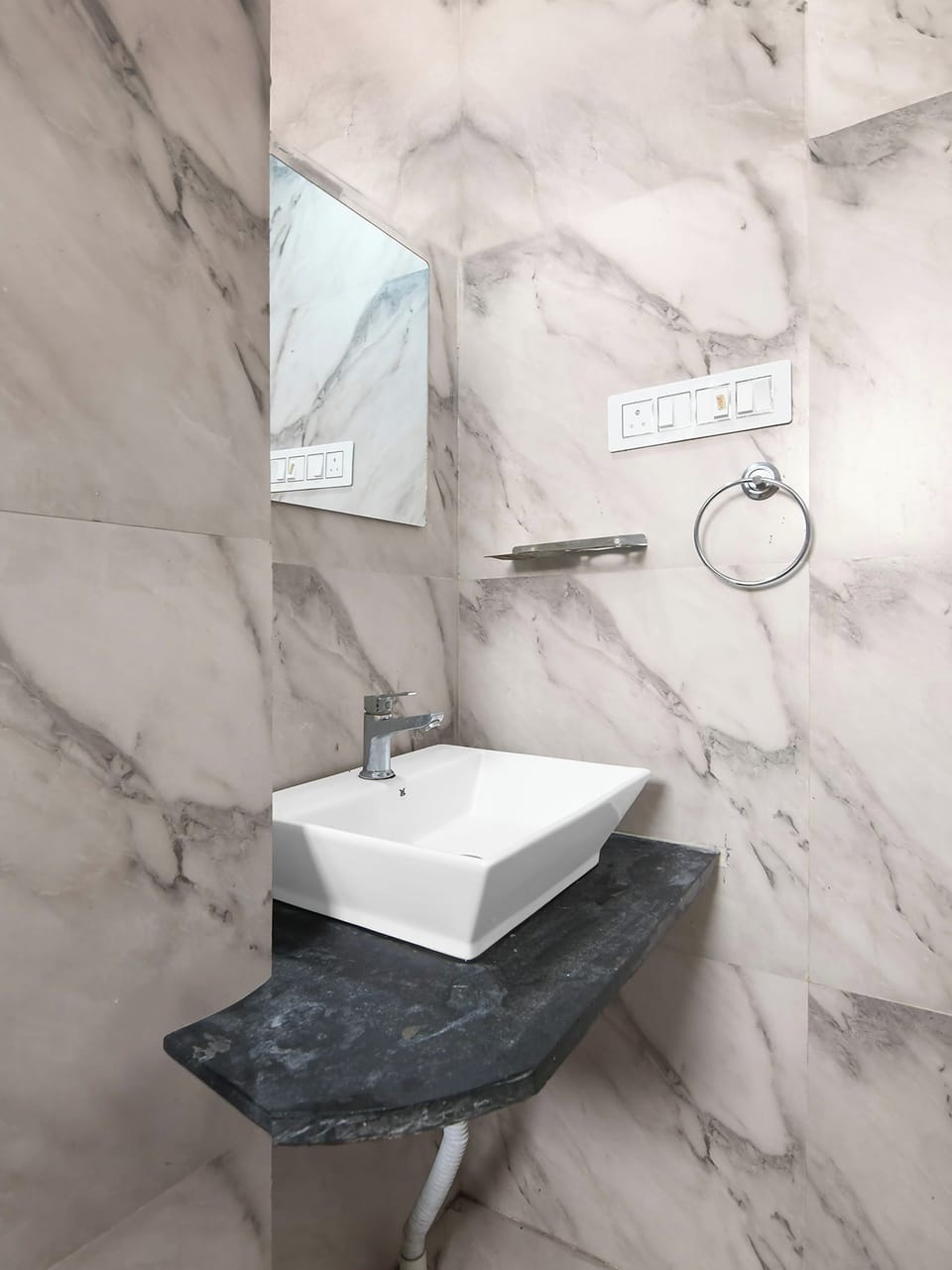 Classic Room | Bathroom | Shower, free toiletries, towels, soap