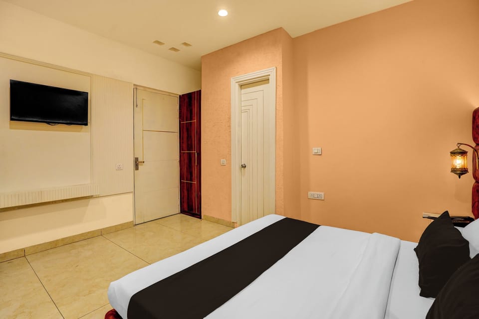 Classic Room | Desk, WiFi (free), bed sheets