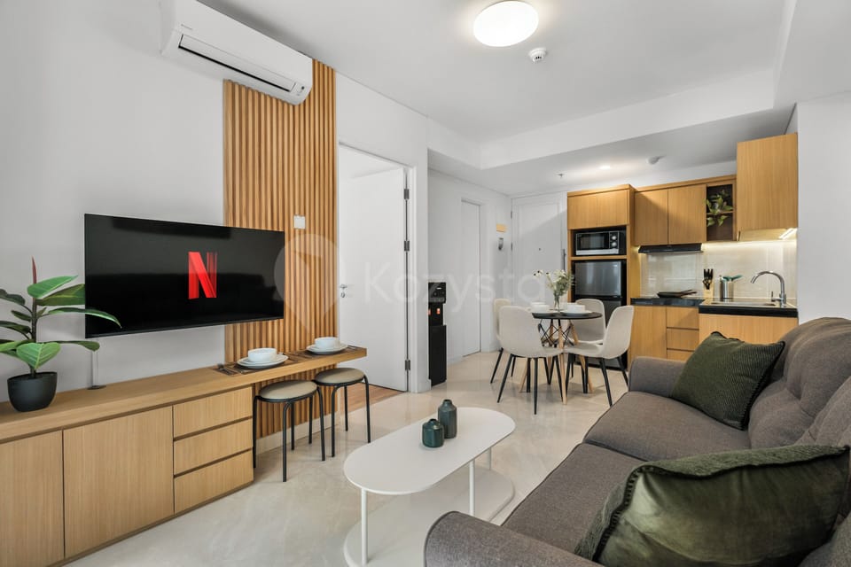 Apartment, 3 Bedrooms, City View | Living area | 43-inch Smart TV with cable channels, Netflix, streaming services