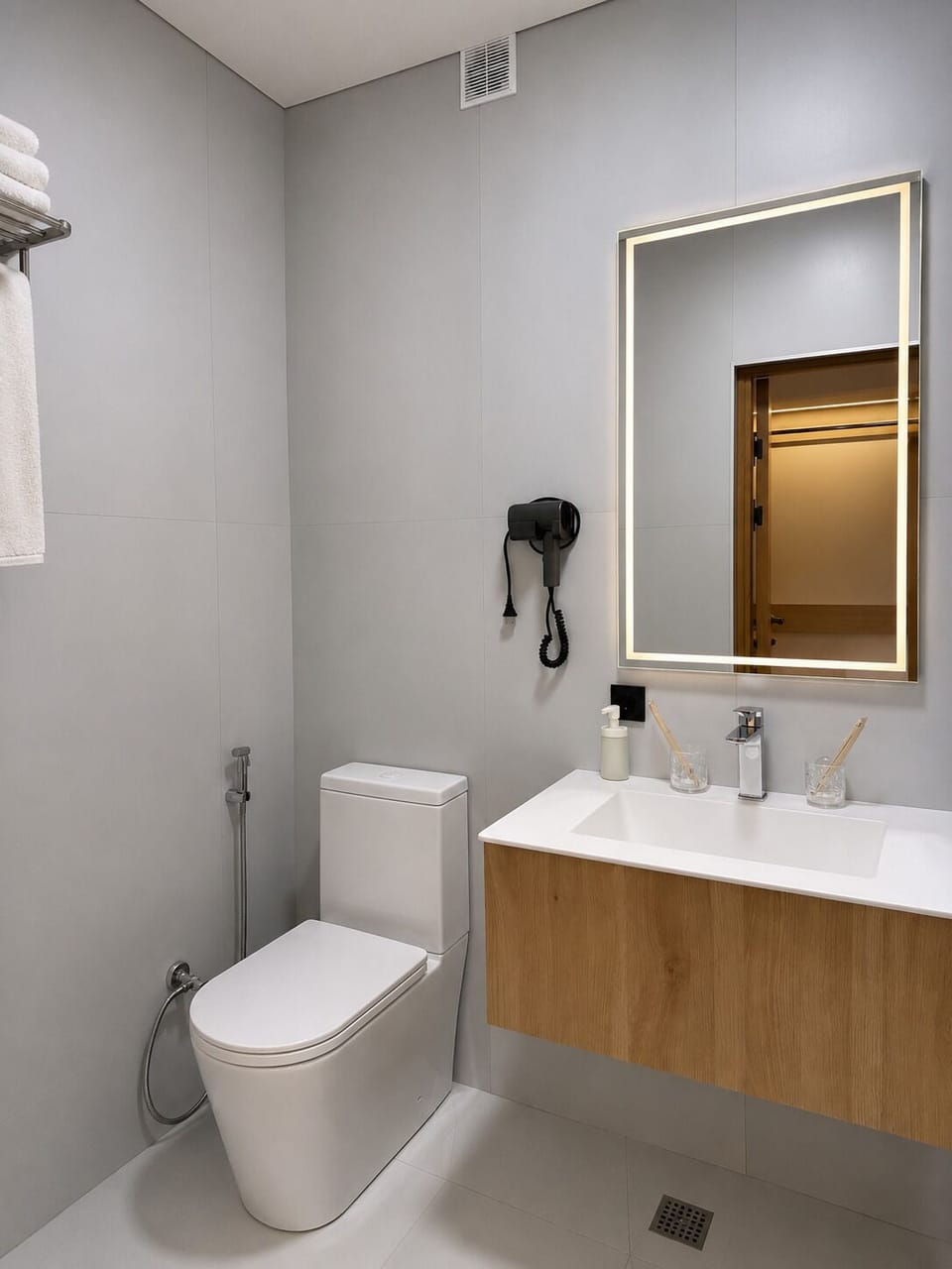 Luxury Suite, Balcony, Courtyard View | Bathroom | Shower, free toiletries, hair dryer, slippers