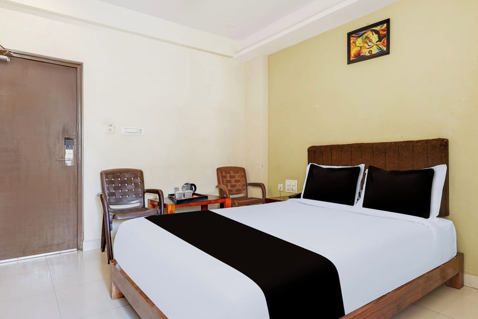 Desk, WiFi (free), bed sheets