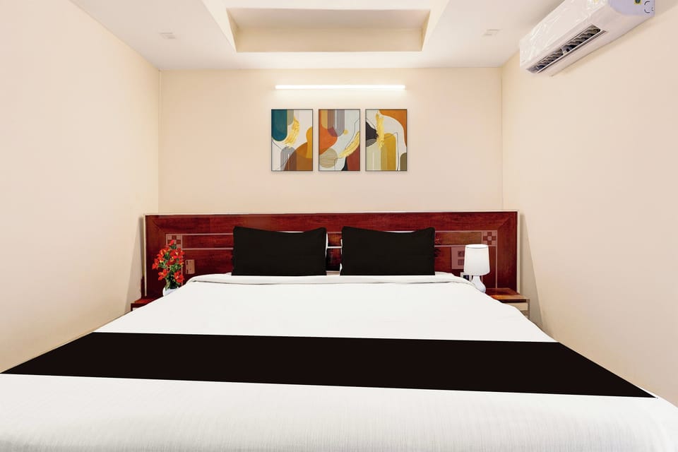 Desk, WiFi (free), bed sheets