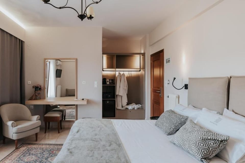 Deluxe Double Room, Balcony, City View | In-room safe, soundproofing, WiFi (free)