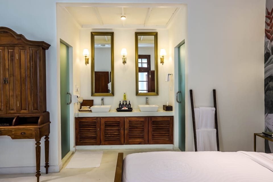 Garden Room | Bathroom | Free toiletries, hair dryer, bathrobes, slippers
