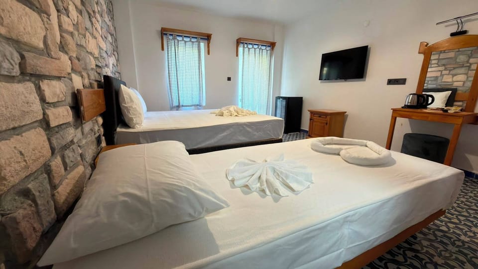 Classic Room, Balcony | Premium bedding, WiFi (free), individually furnished, bed sheets