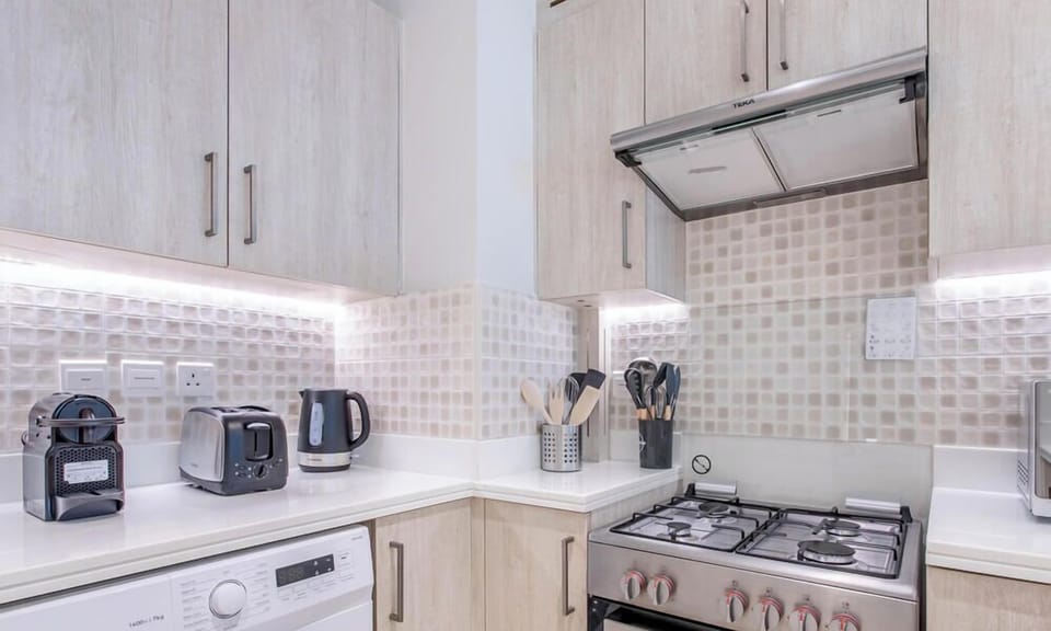 Deluxe Apartment, 1 Bedroom, Balcony | Private kitchen