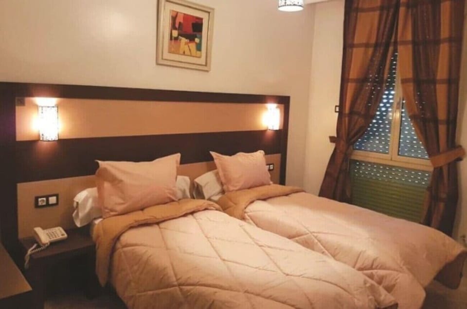 Classic Twin Room | Desk, WiFi (free)